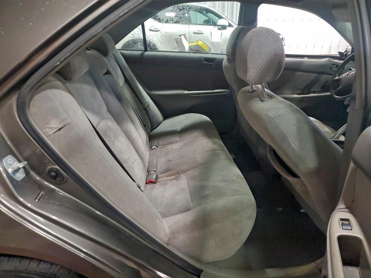 2004 TOYOTA CAMRY LE photo 10