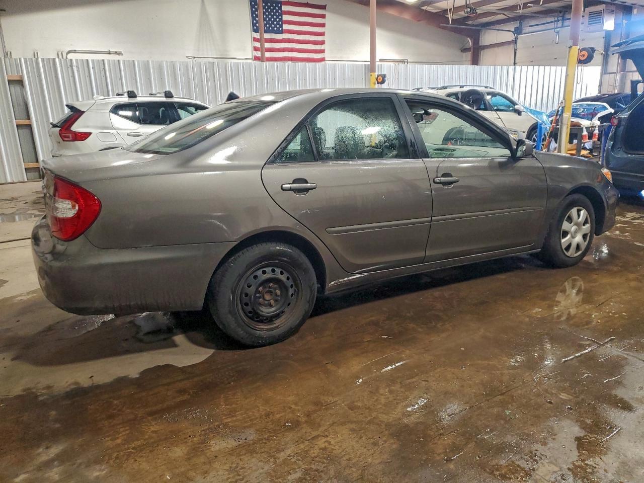 2004 TOYOTA CAMRY LE photo 3