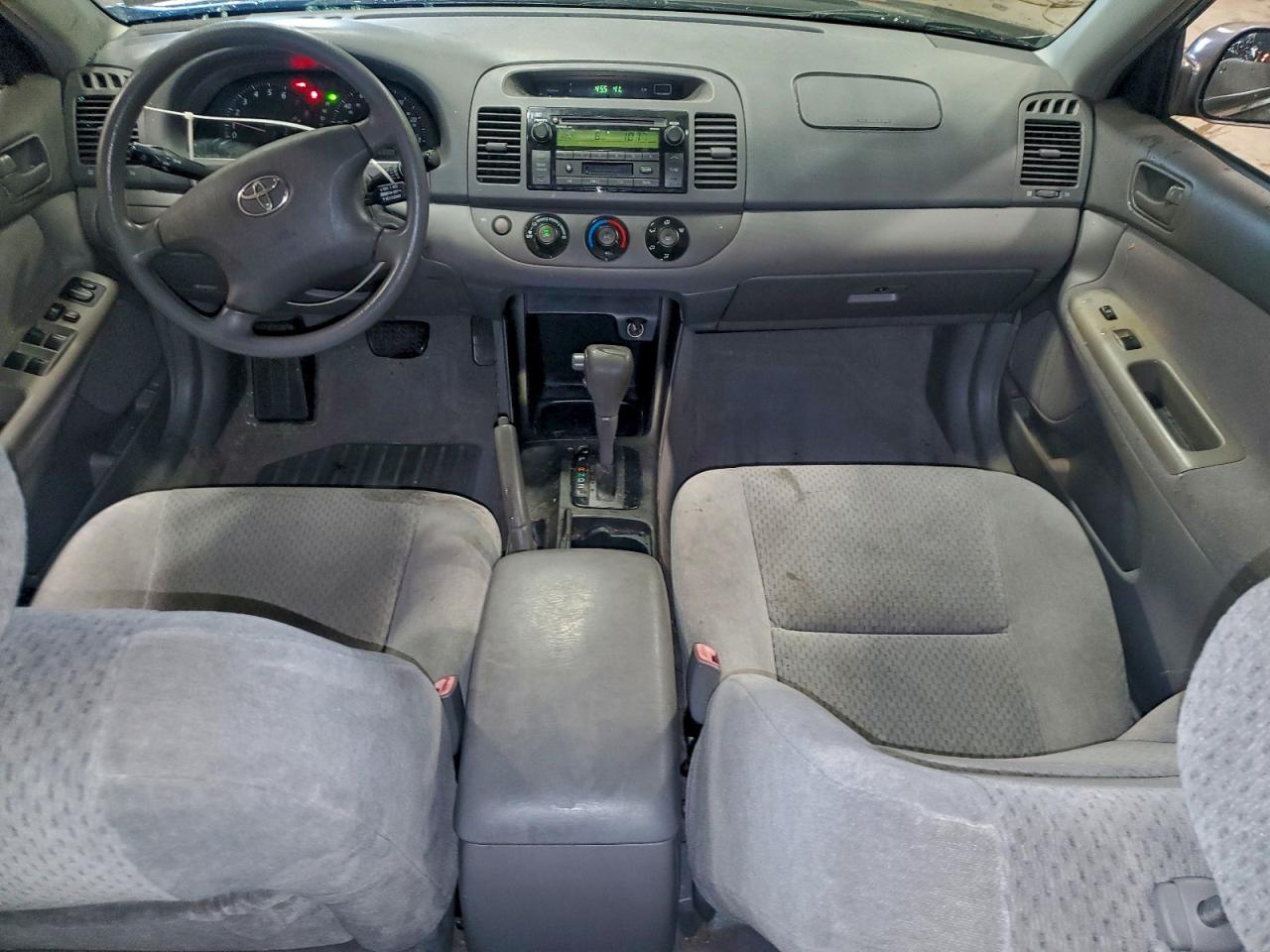 2004 TOYOTA CAMRY LE photo 8