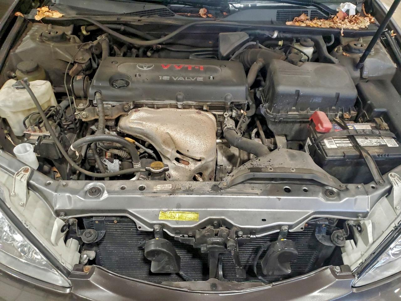 2004 TOYOTA CAMRY LE photo 11
