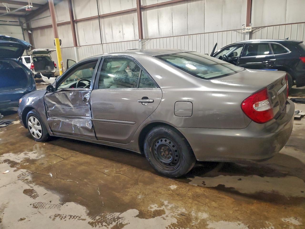2004 TOYOTA CAMRY LE photo 2