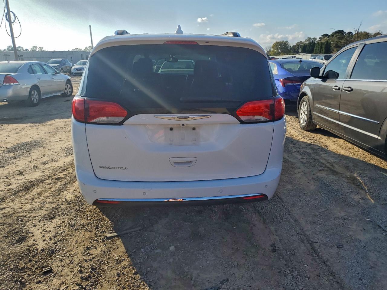2019 CHRYSLER PACIFICA TOURING L photo 6