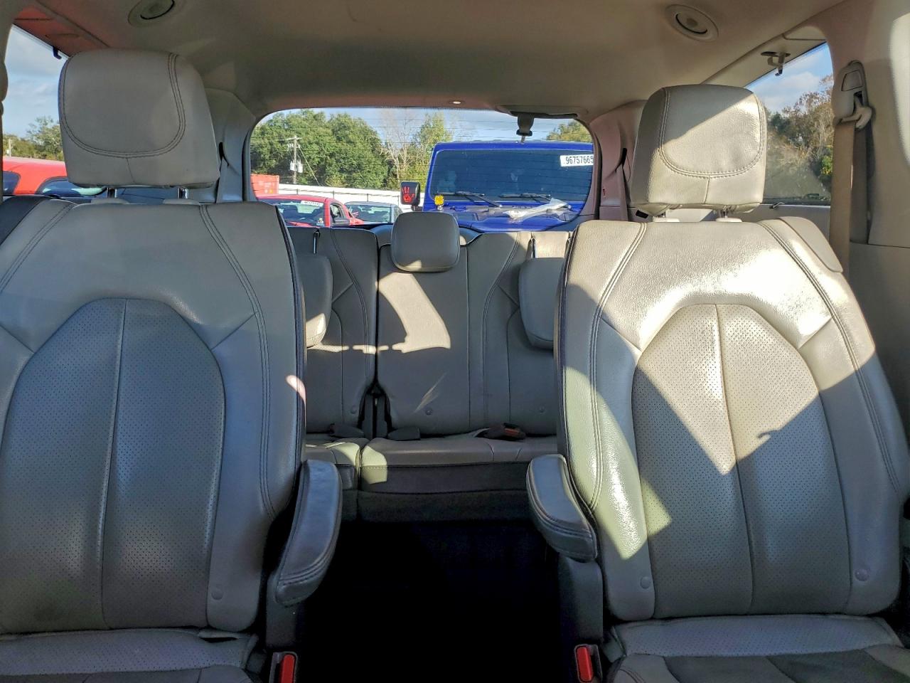2019 CHRYSLER PACIFICA TOURING L photo 10