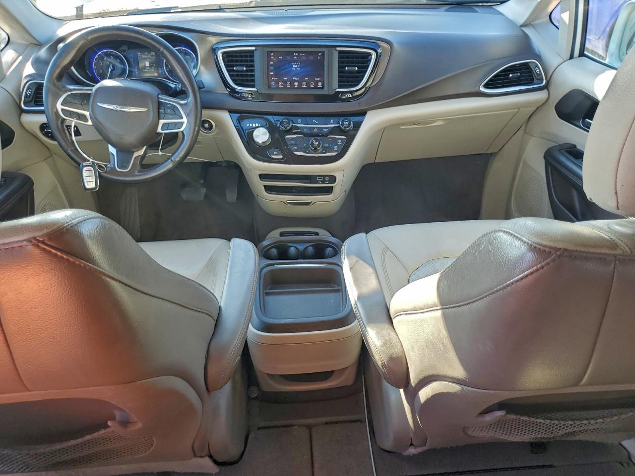 2019 CHRYSLER PACIFICA TOURING L photo 8