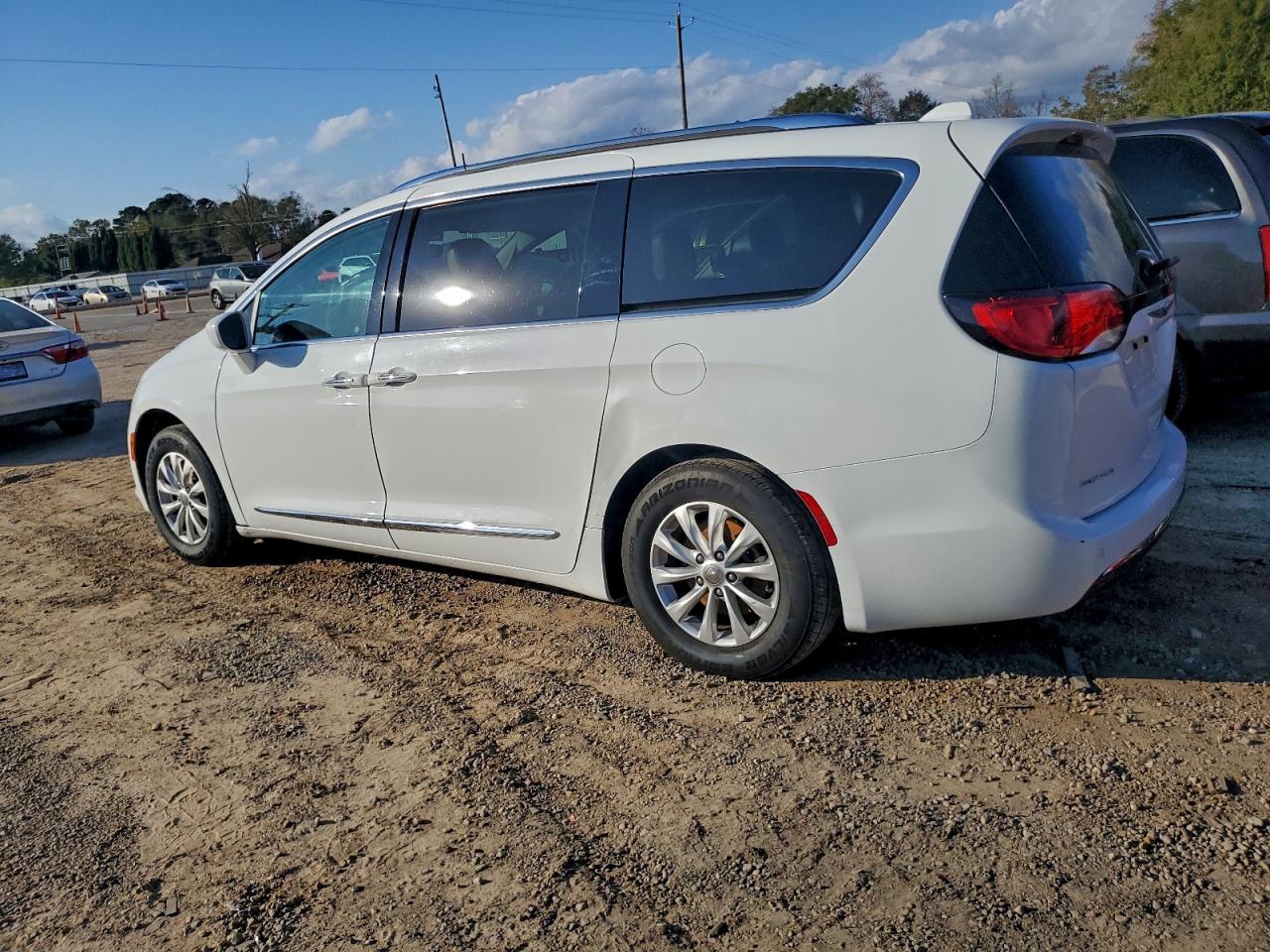 2019 CHRYSLER PACIFICA TOURING L photo 2