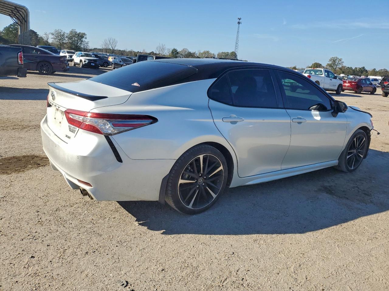 2018 TOYOTA CAMRY XSE photo 3