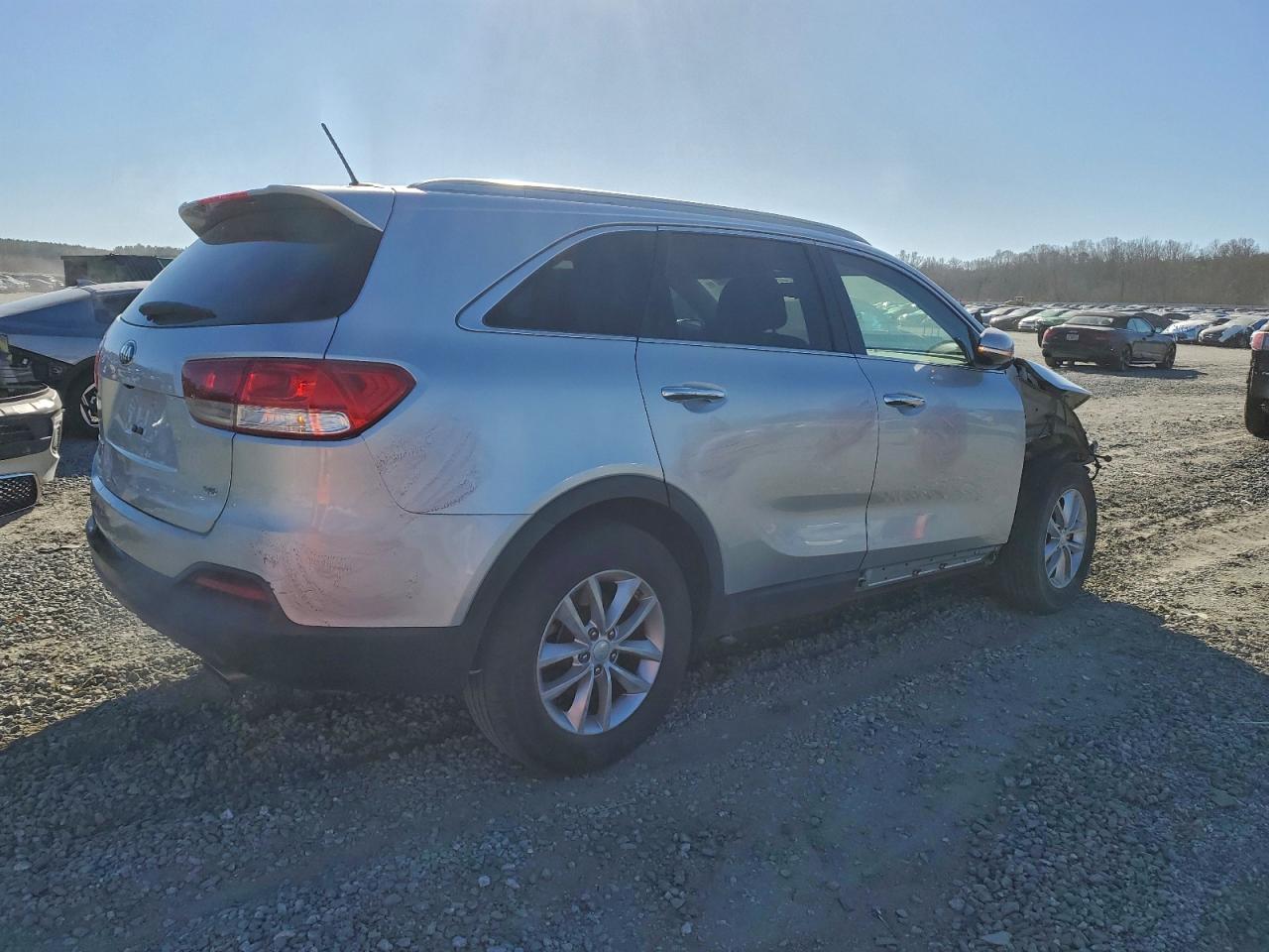 2016 KIA SORENTO LX photo 3