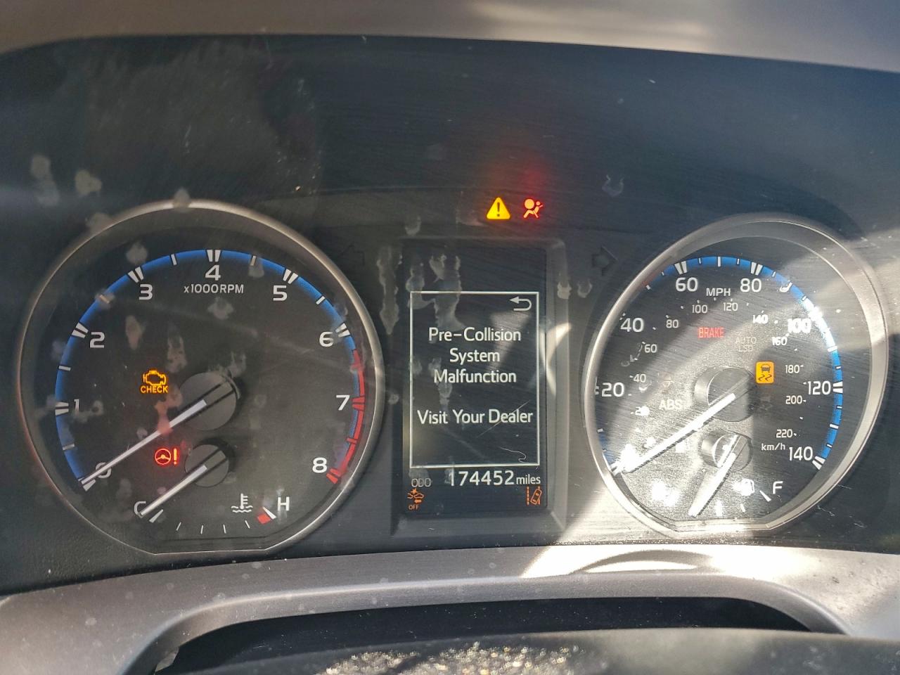 2017 TOYOTA RAV4 XLE photo 9