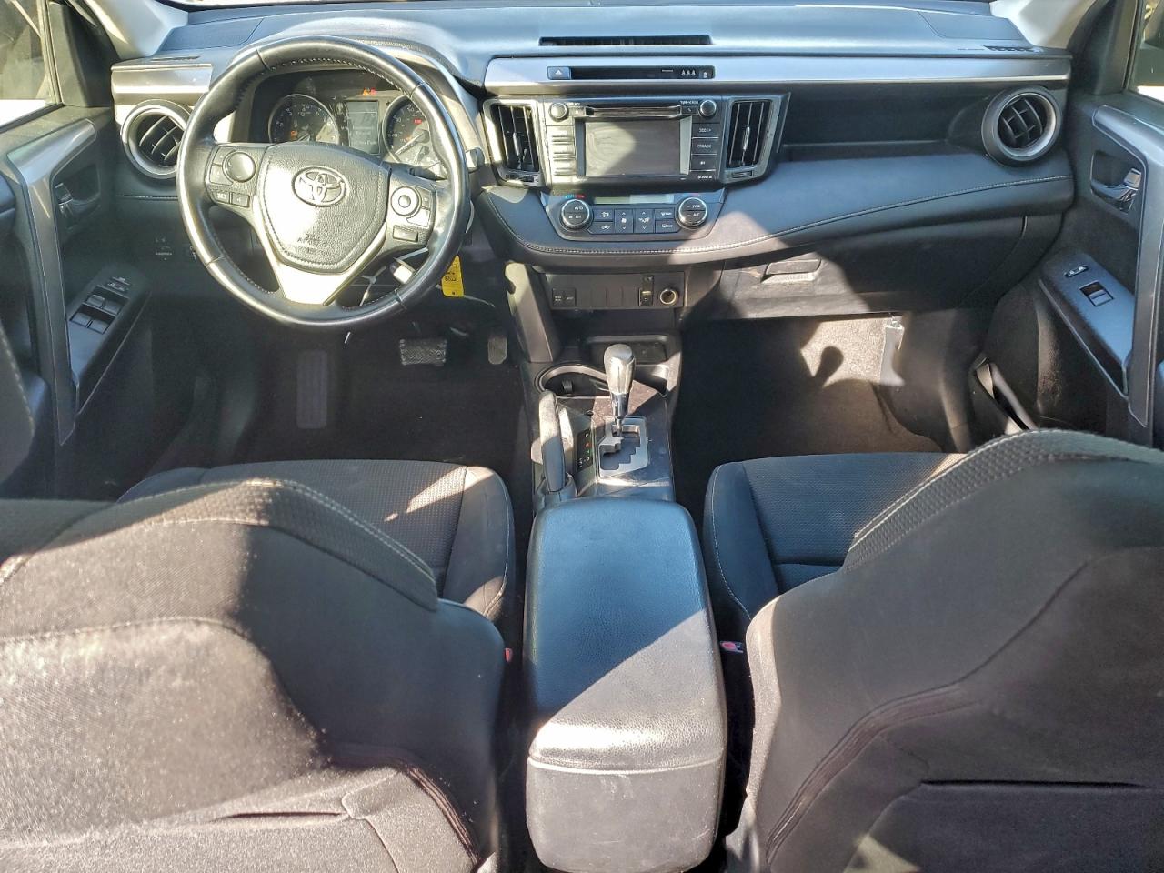 2017 TOYOTA RAV4 XLE photo 8