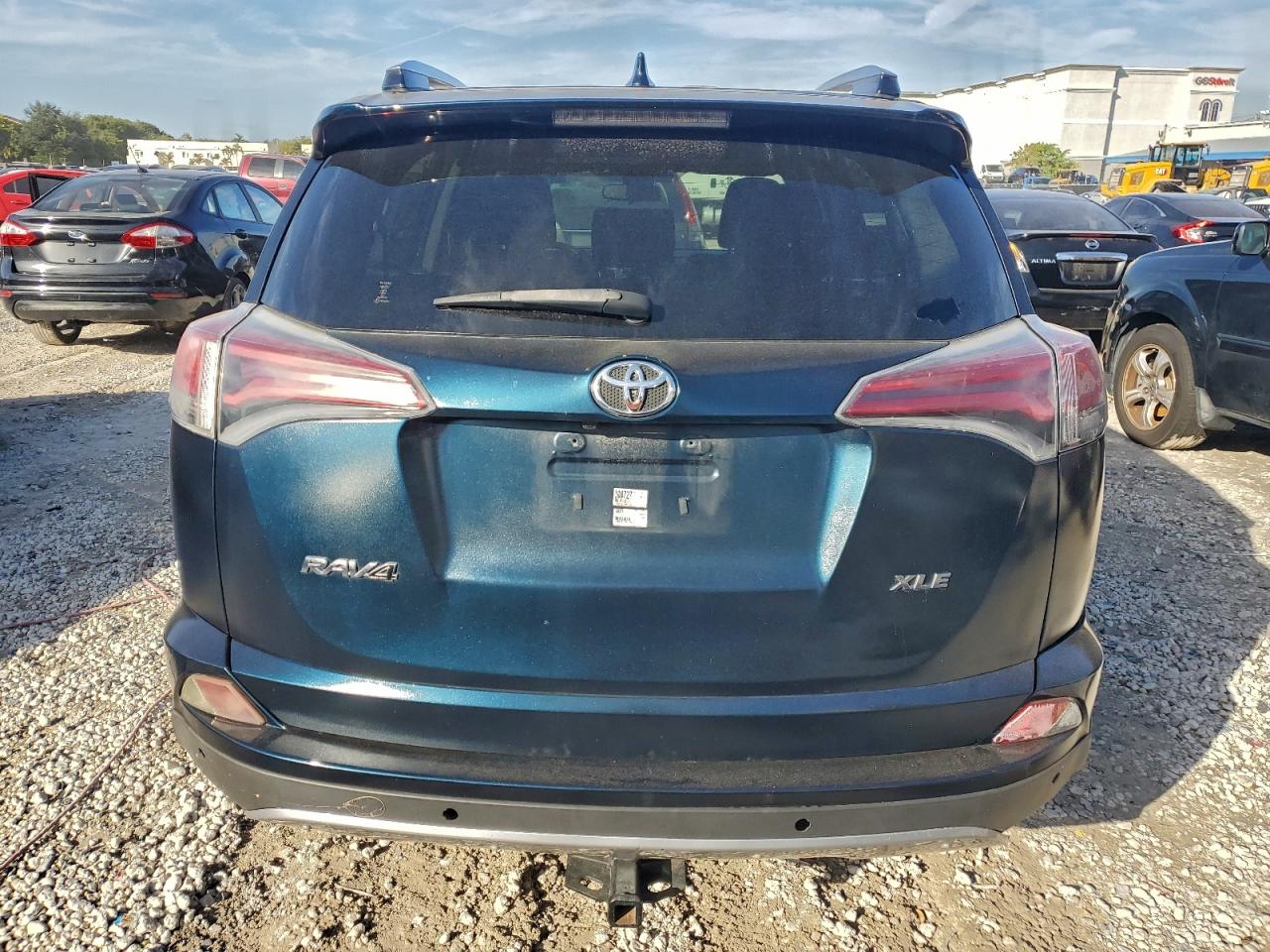 2017 TOYOTA RAV4 XLE photo 6