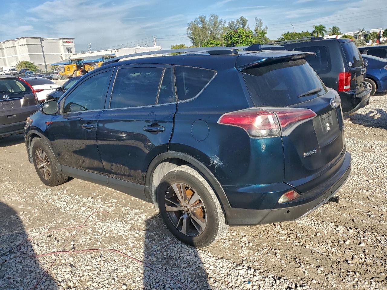 2017 TOYOTA RAV4 XLE photo 2