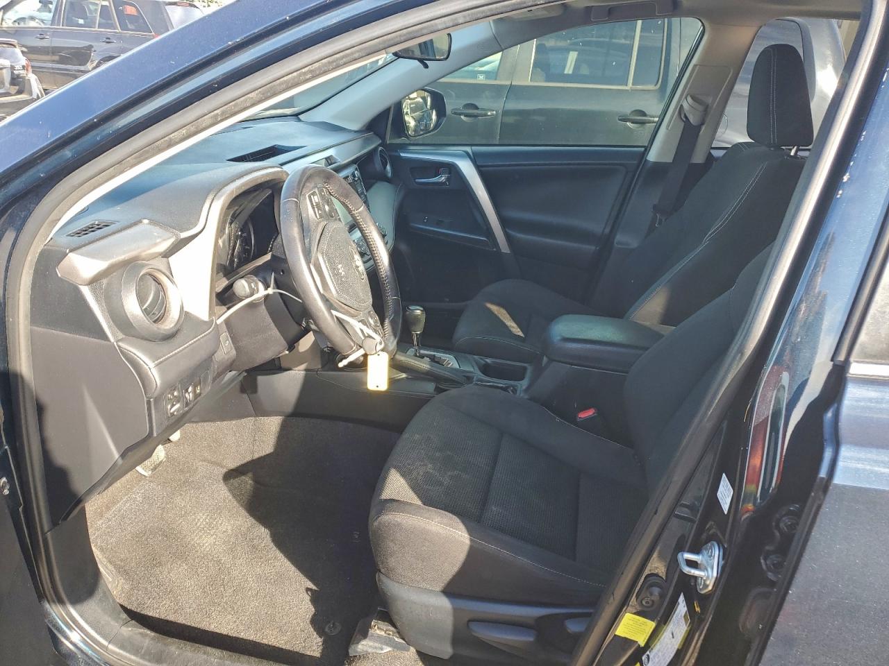 2017 TOYOTA RAV4 XLE photo 7
