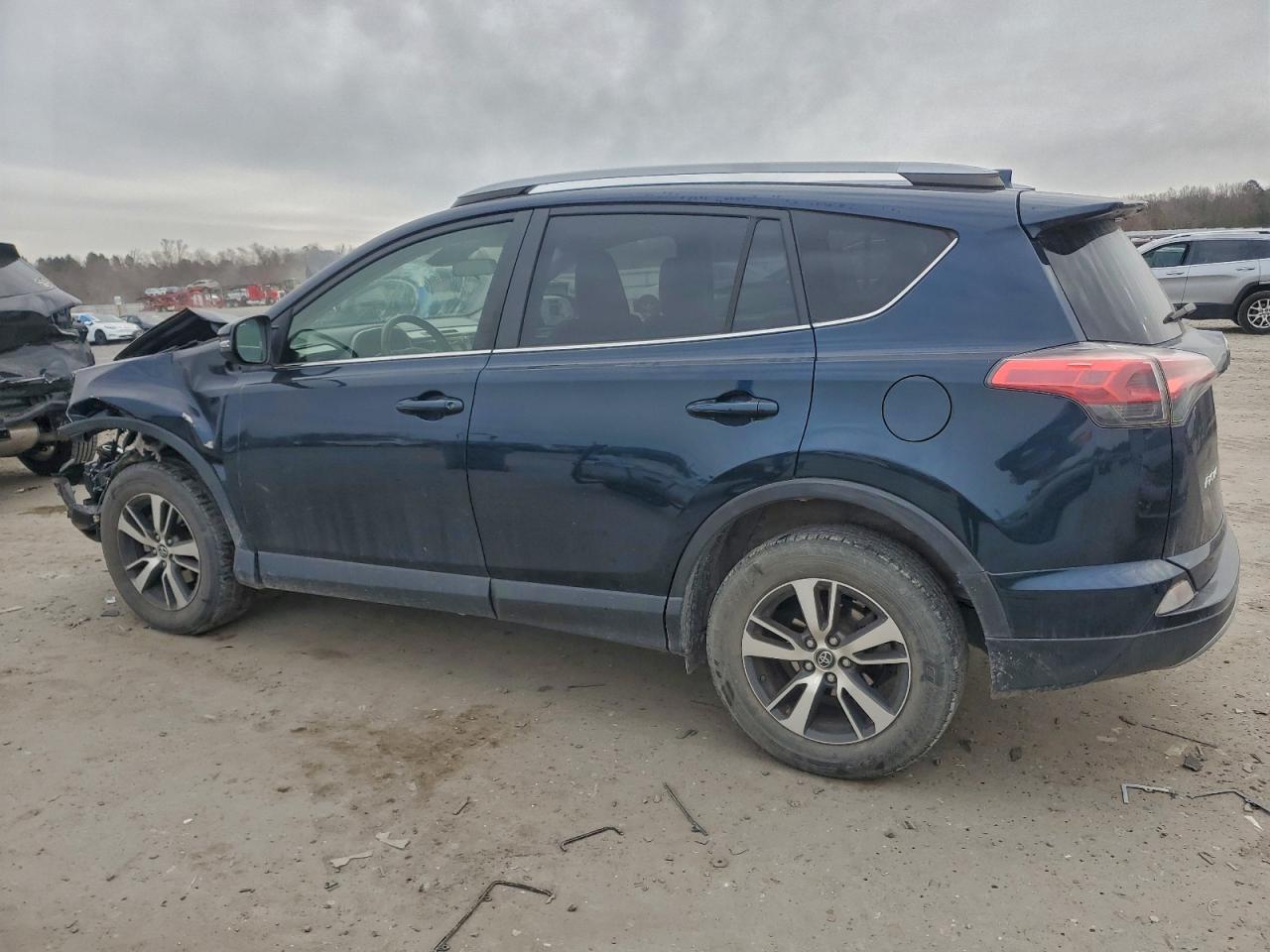 2018 TOYOTA RAV4 ADVENTURE photo 2