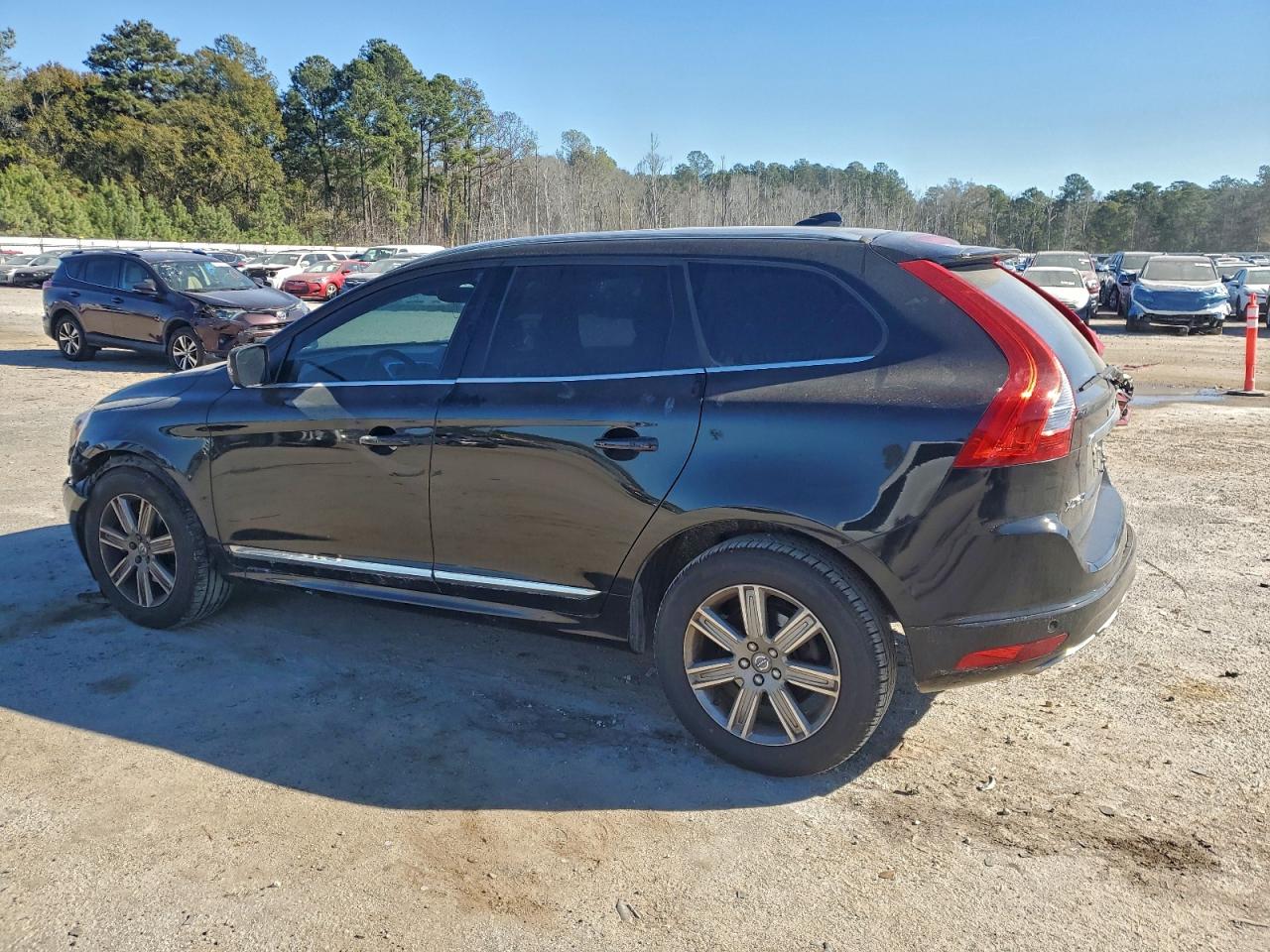 2016 VOLVO XC60 T6 PREMIER photo 2
