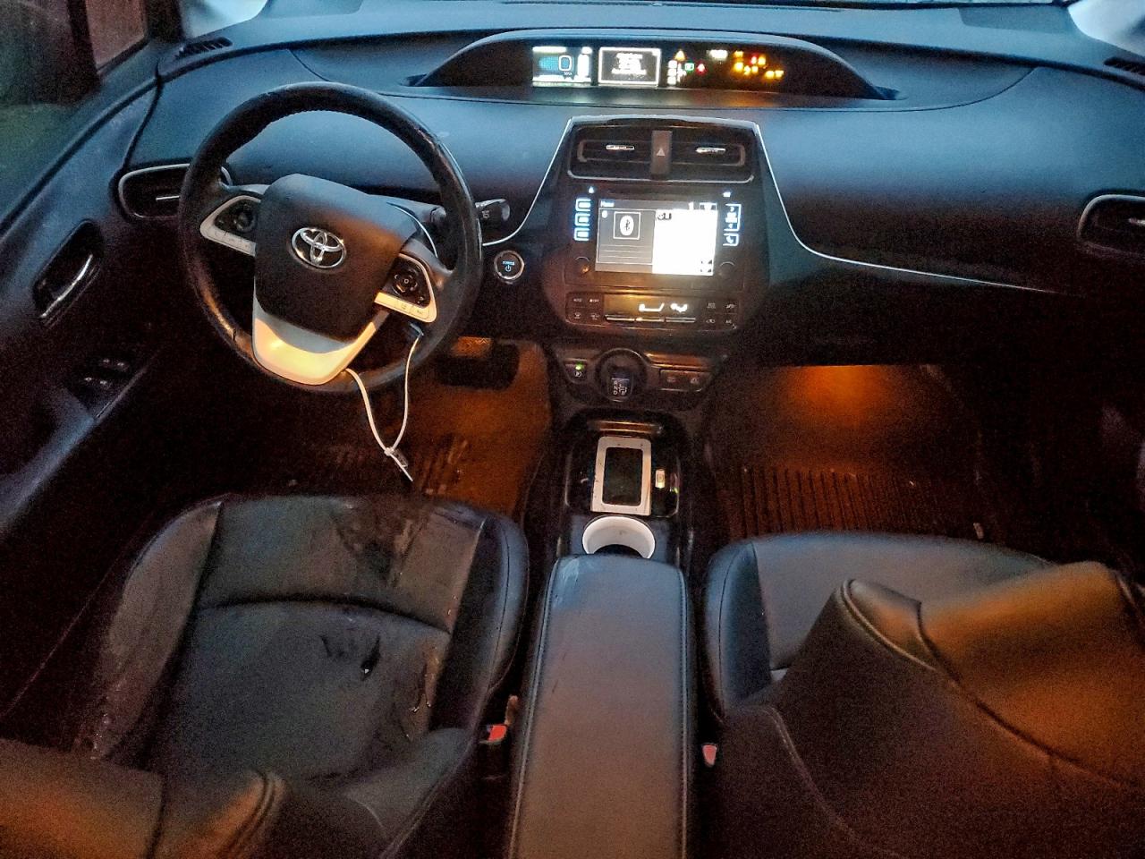 2016 TOYOTA PRIUS THREE TOURING photo 8