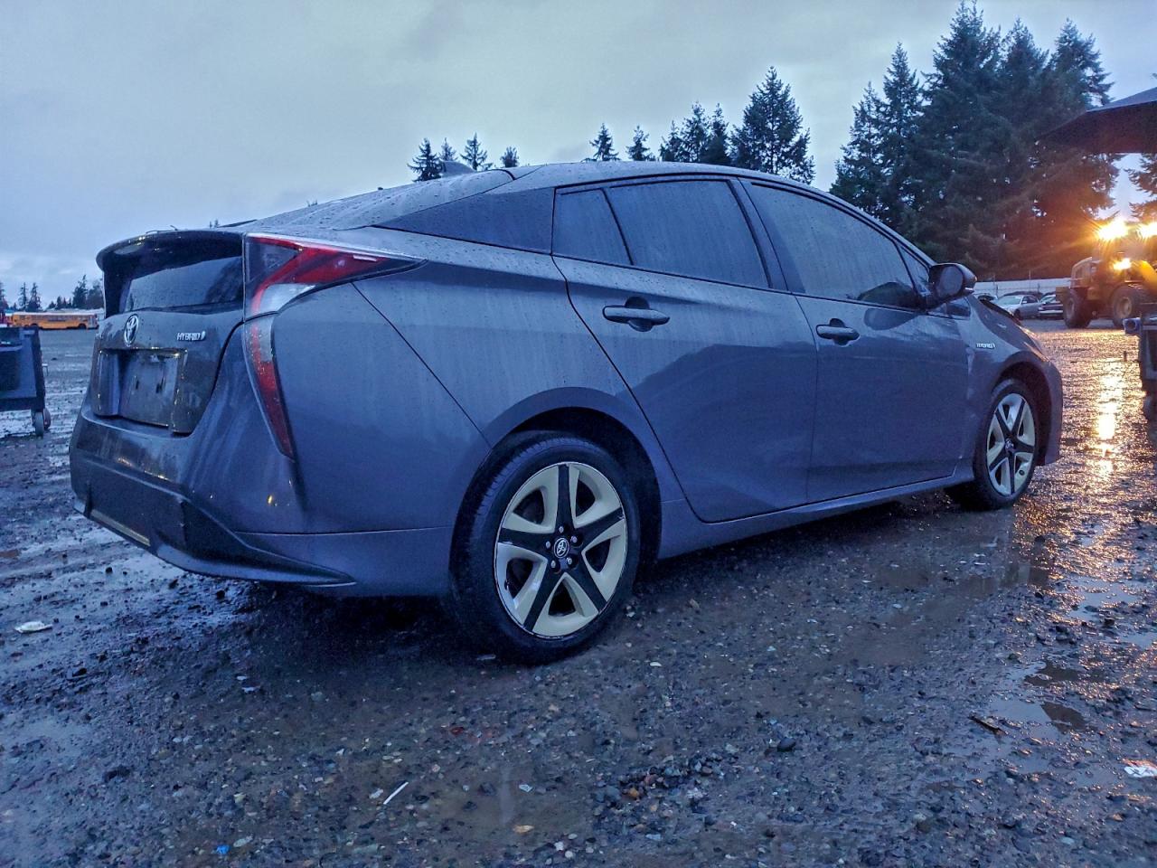 2016 TOYOTA PRIUS THREE TOURING photo 3