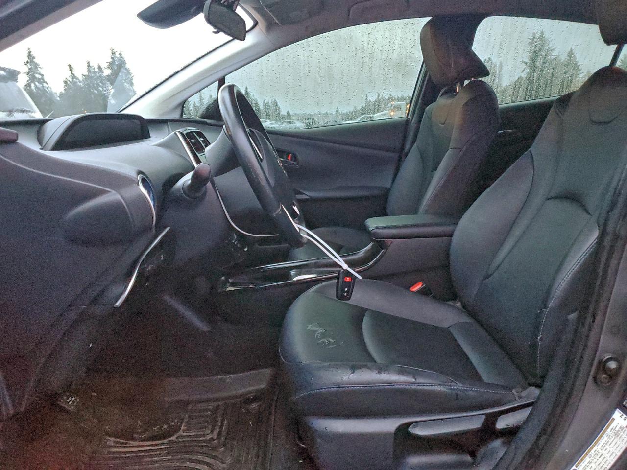 2016 TOYOTA PRIUS THREE TOURING photo 7