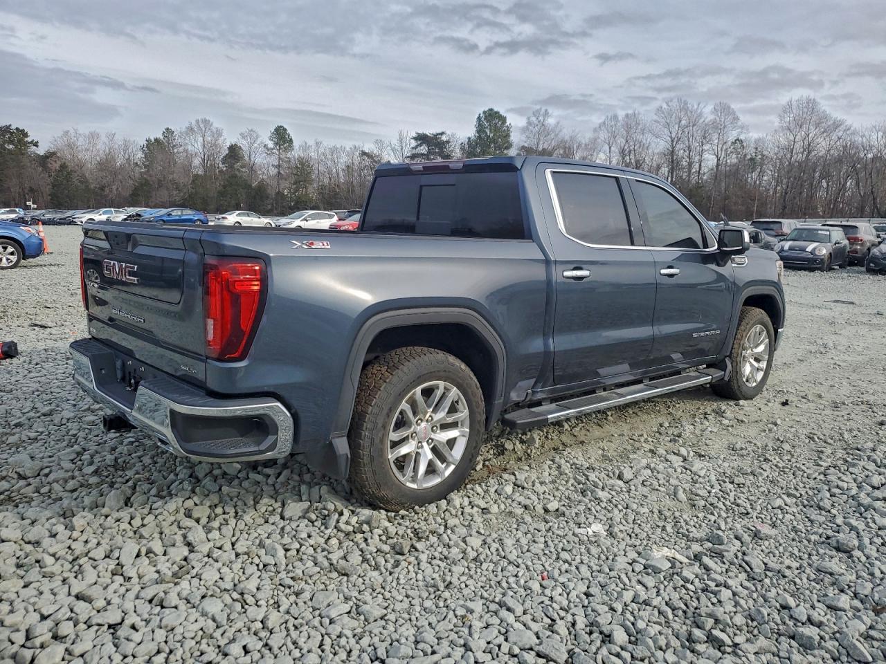 2021 GMC SIERRA K1500 SLT photo 3