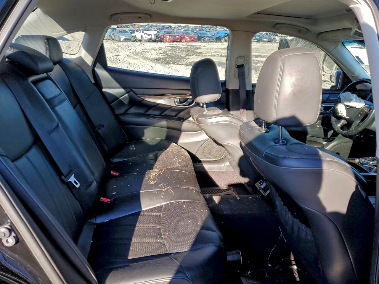 2015 INFINITI Q70L 3.7 photo 19
