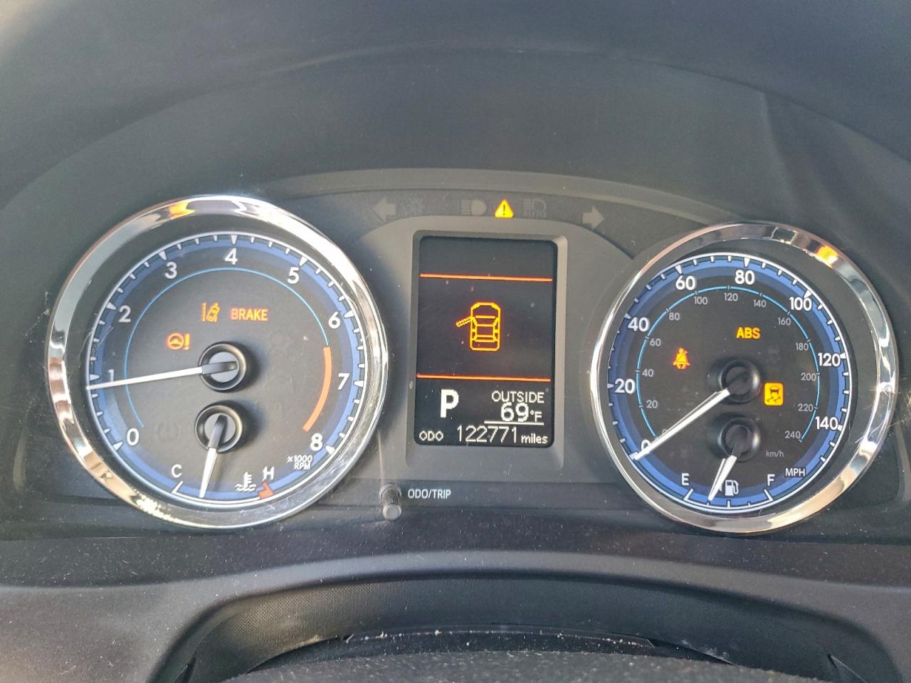 2018 TOYOTA COROLLA L photo 9