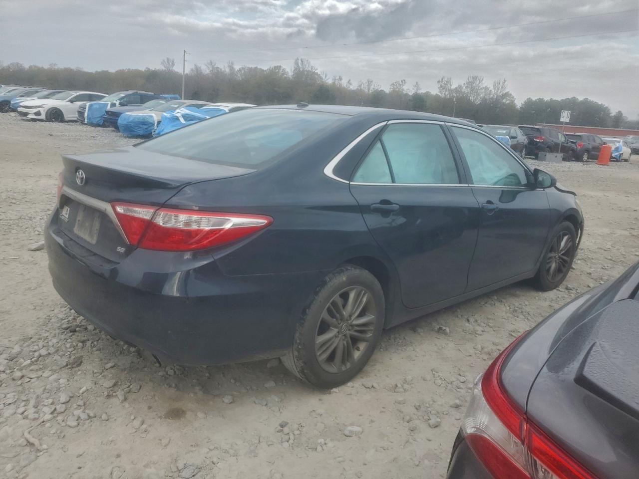 2016 TOYOTA CAMRY LE photo 3
