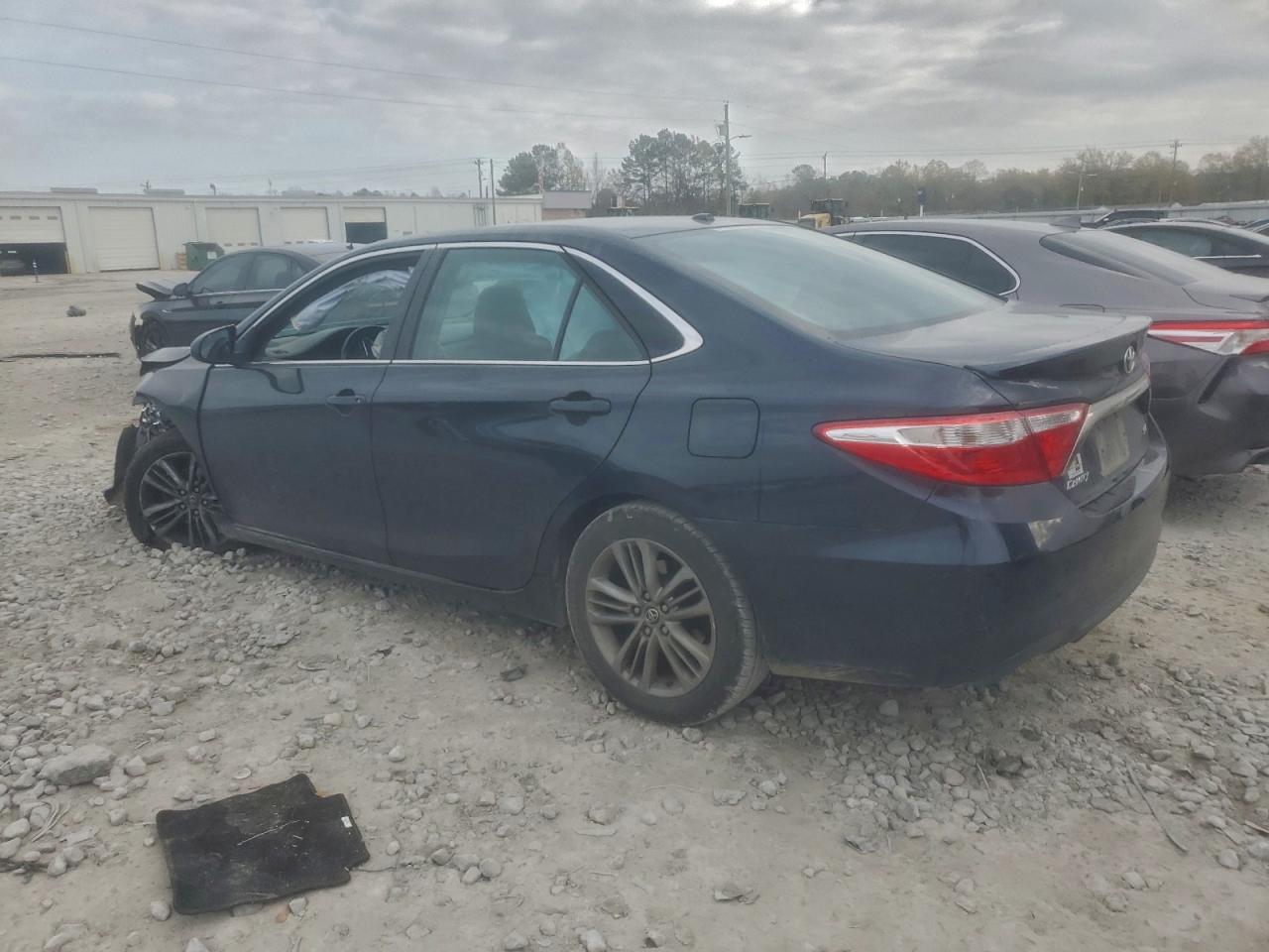2016 TOYOTA CAMRY LE photo 2