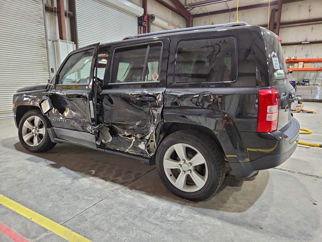 2014 JEEP PATRIOT LATITUDE photo 2