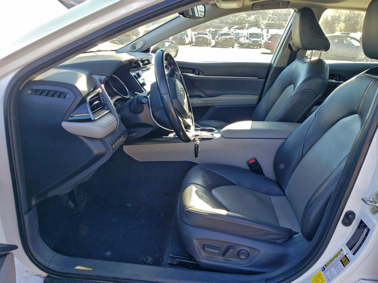 2020 TOYOTA CAMRY XLE photo 7