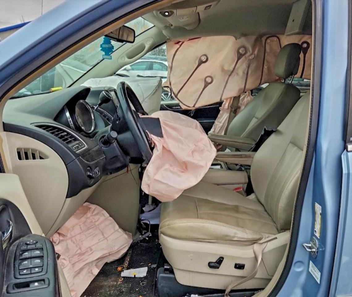 2013 CHRYSLER TOWN & COUNTRY TOURING photo 7