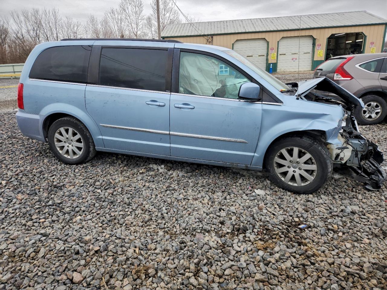 2013 CHRYSLER TOWN & COUNTRY TOURING photo 4