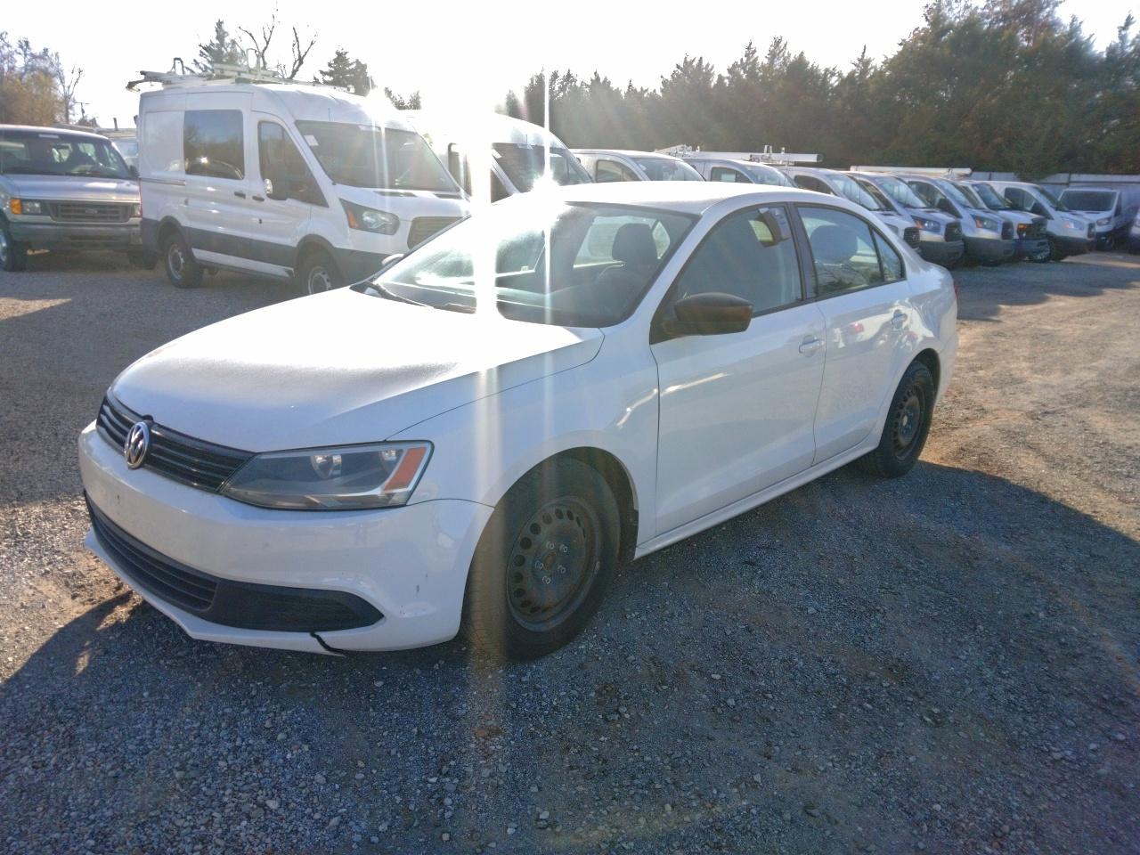 2012 VOLKSWAGEN JETTA BASE photo 2