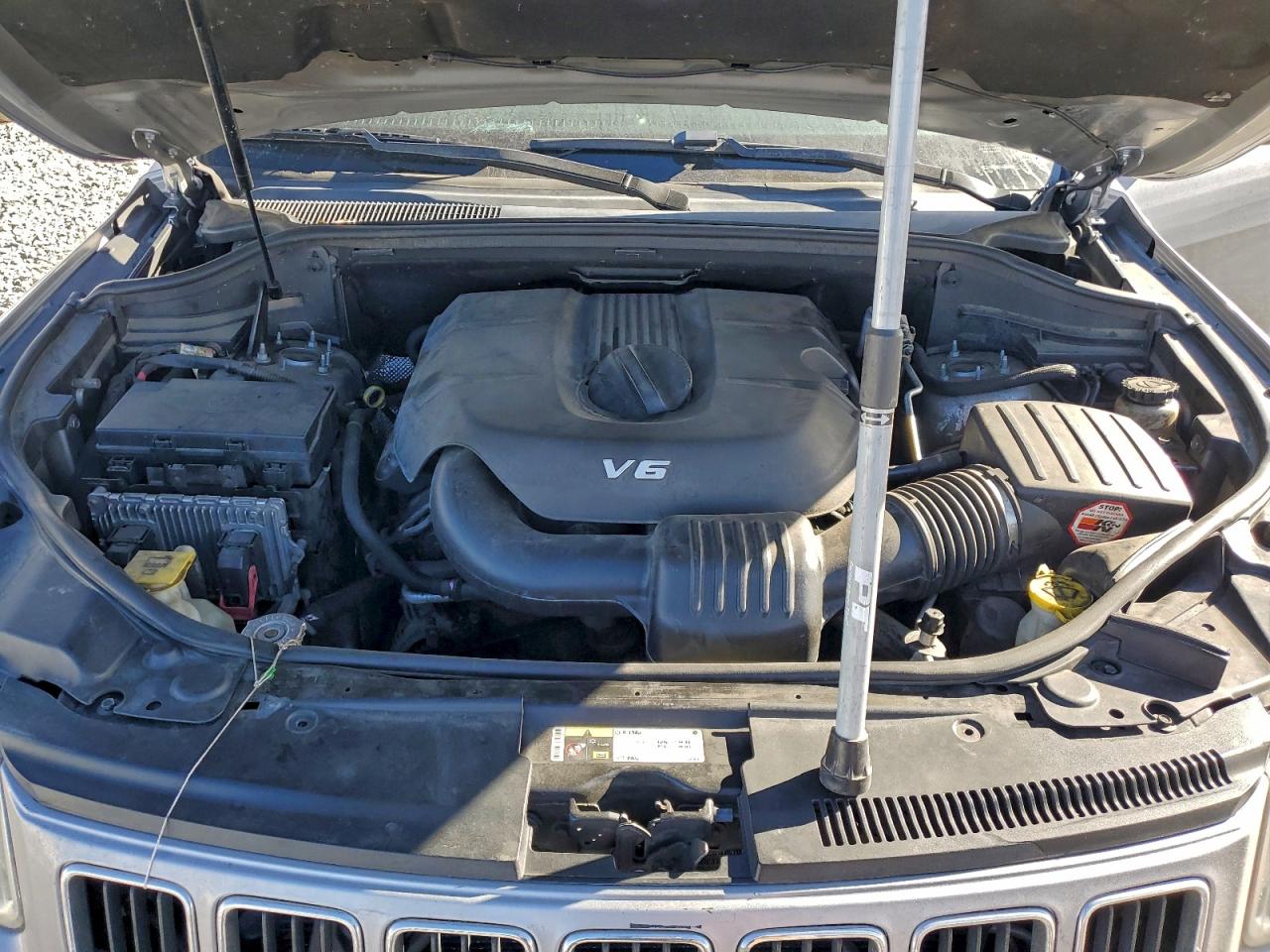 2014 JEEP GRAND CHEROKEE LAREDO photo 12
