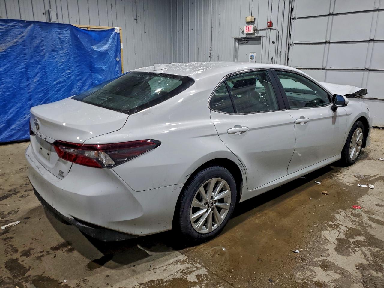 2023 TOYOTA CAMRY LE photo 3