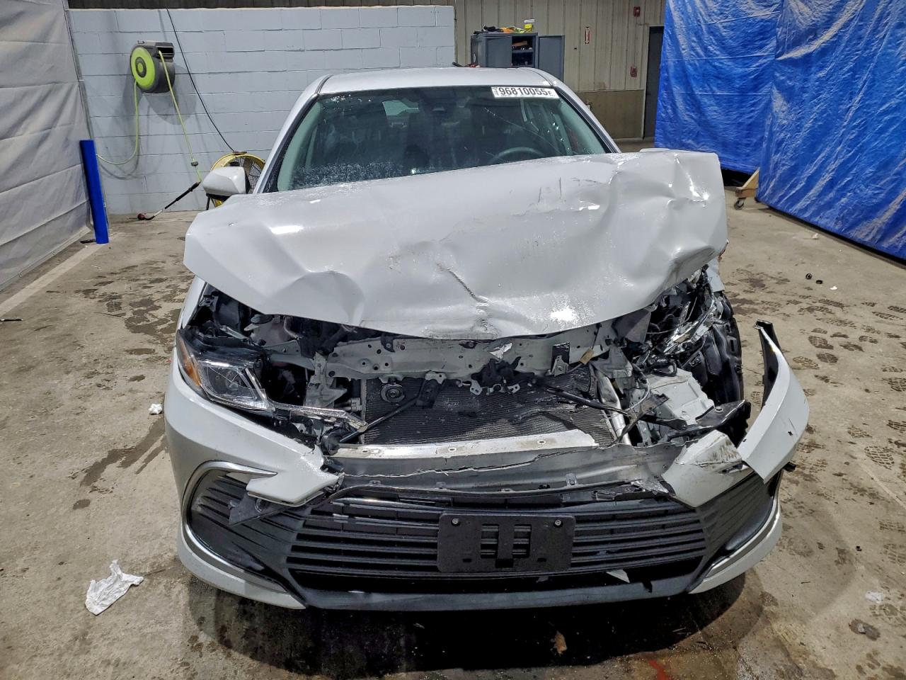 2023 TOYOTA CAMRY LE photo 5