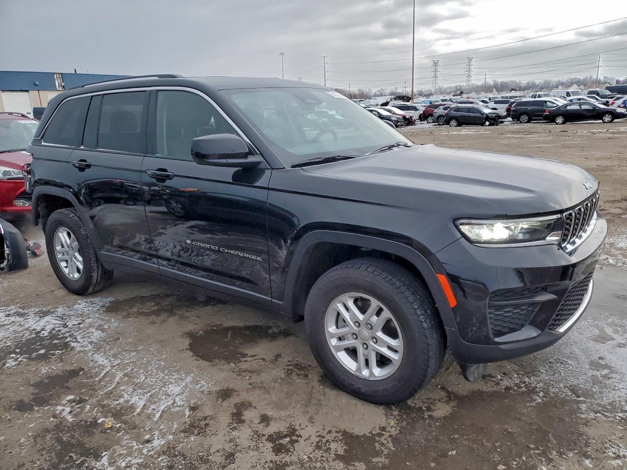 2023 JEEP GRAND CHEROKEE LAREDO photo 4
