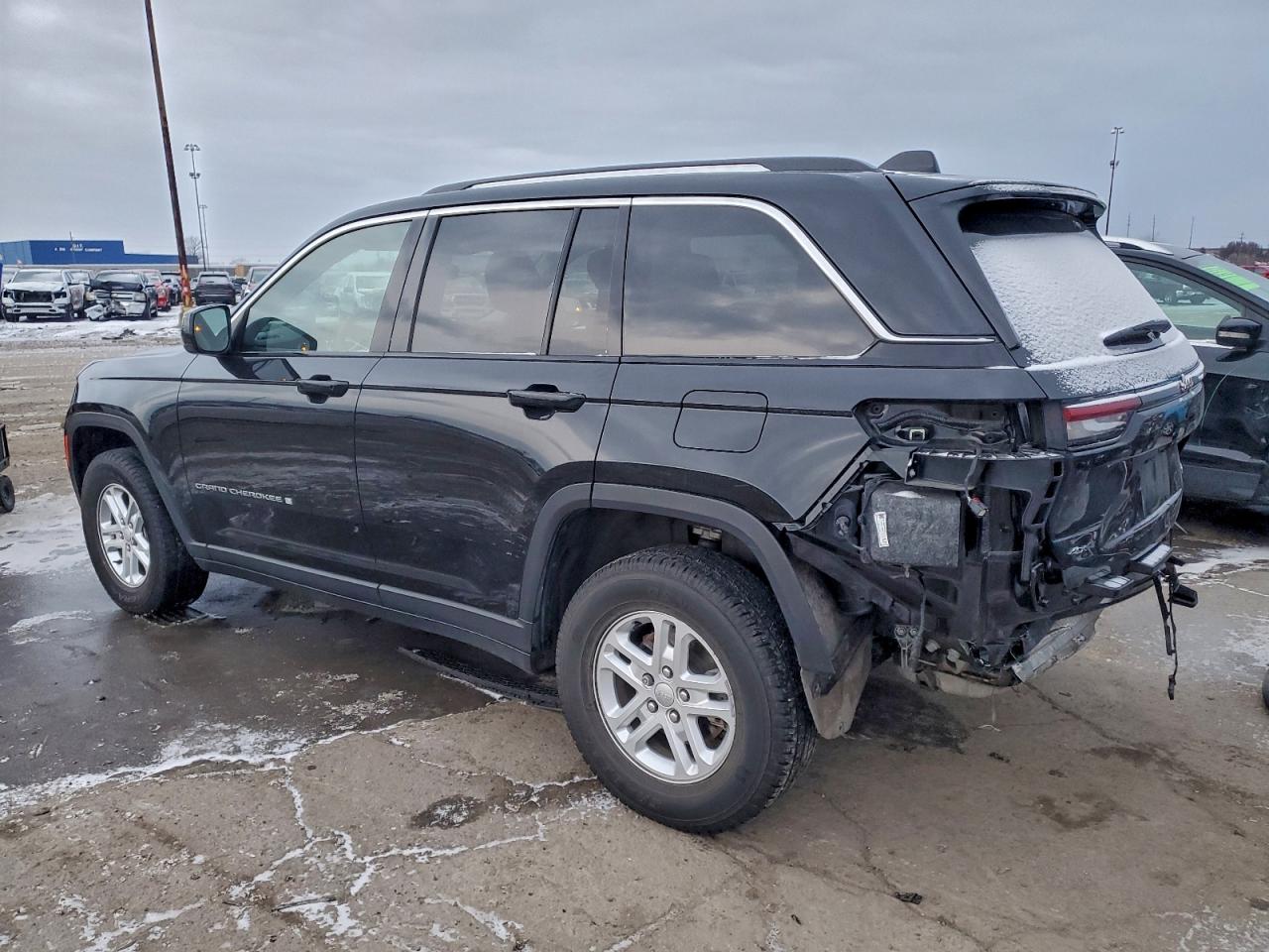 2023 JEEP GRAND CHEROKEE LAREDO photo 2