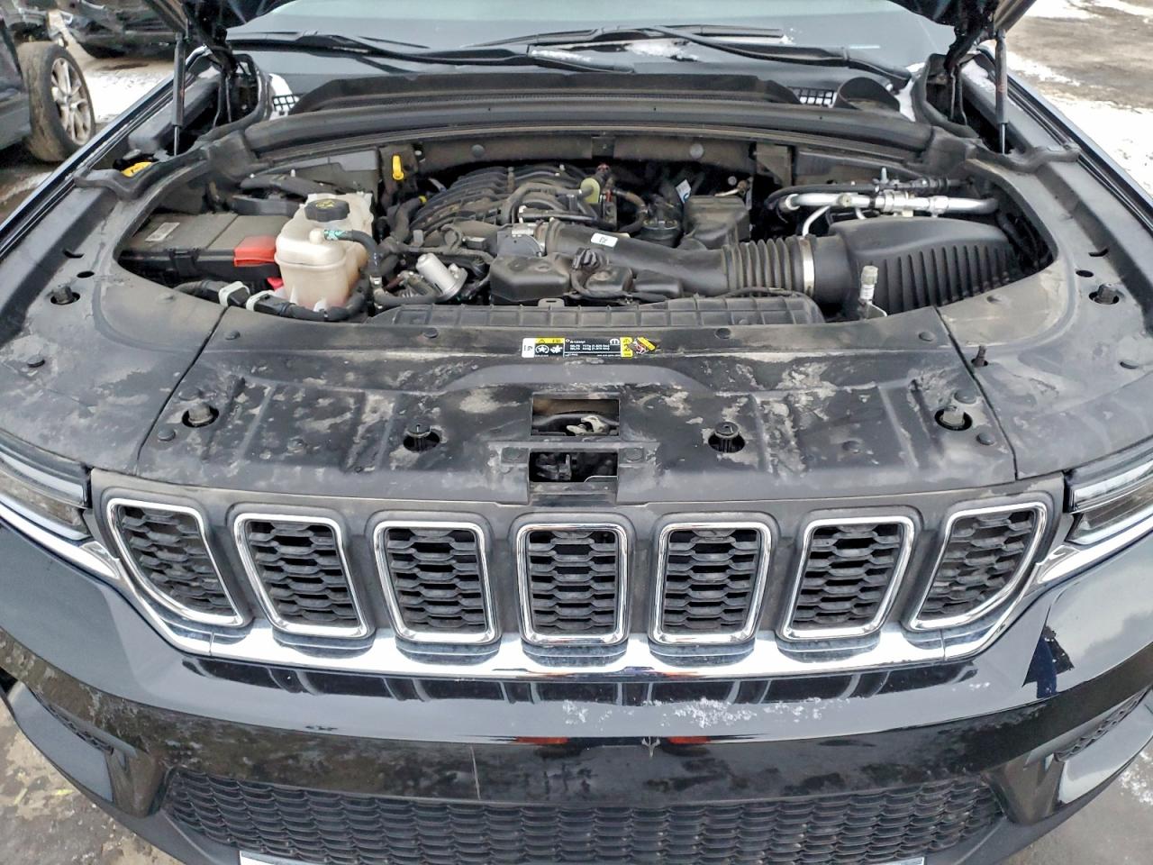 2023 JEEP GRAND CHEROKEE LAREDO photo 12