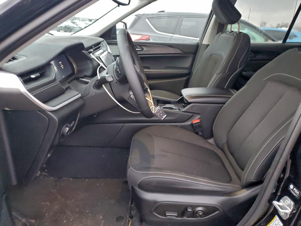 2023 JEEP GRAND CHEROKEE LAREDO photo 7