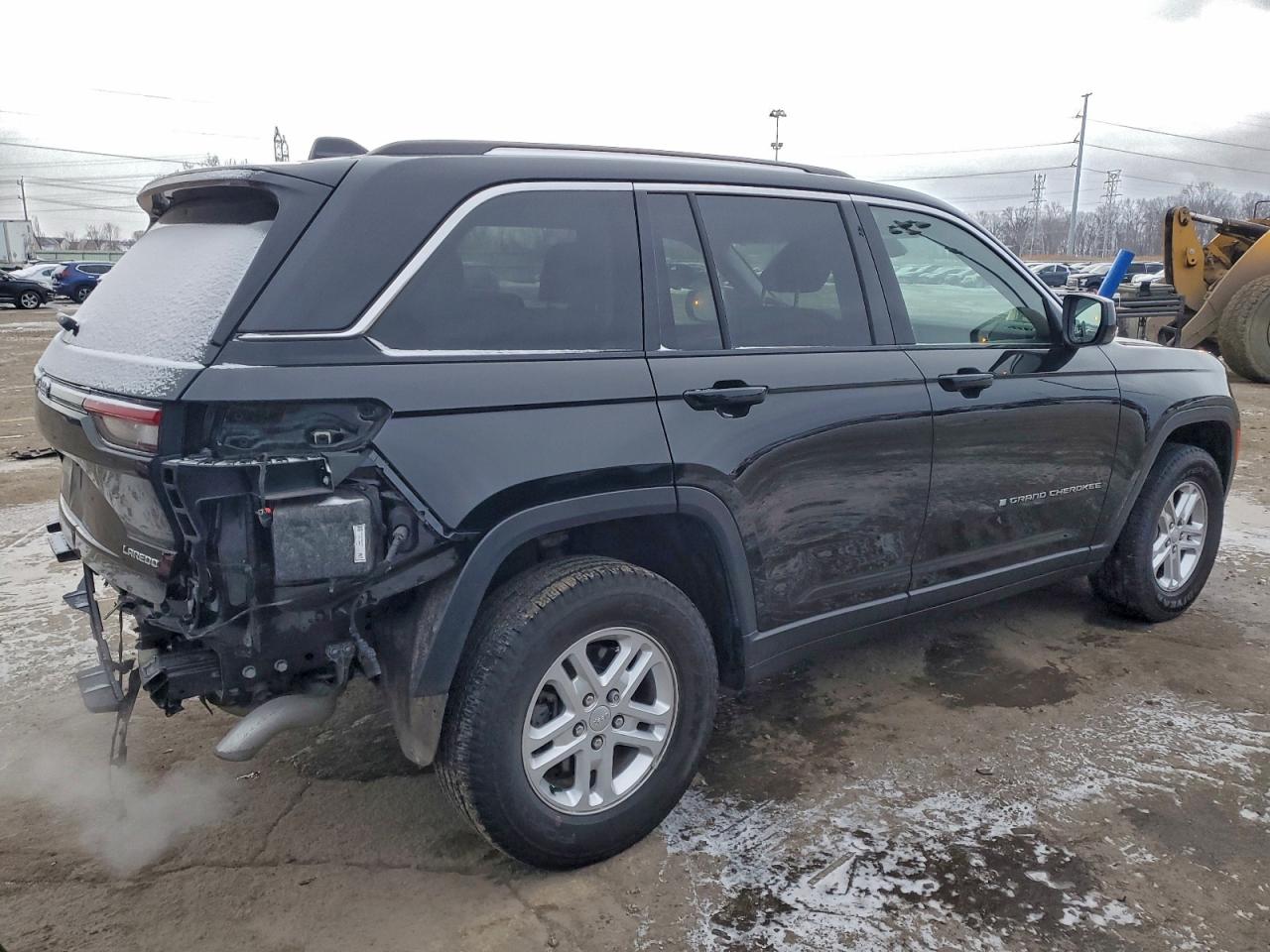 2023 JEEP GRAND CHEROKEE LAREDO photo 3