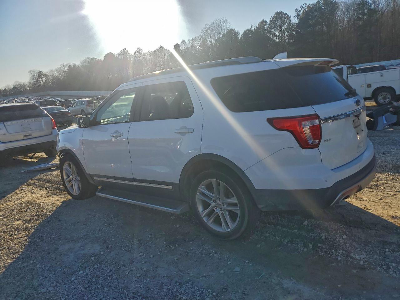 2016 FORD EXPLORER XLT photo 2