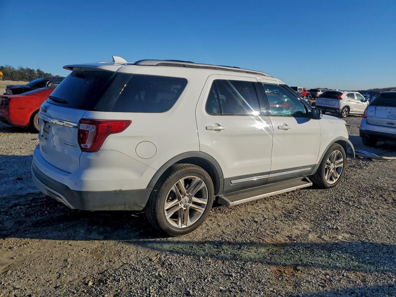 2016 FORD EXPLORER XLT photo 3