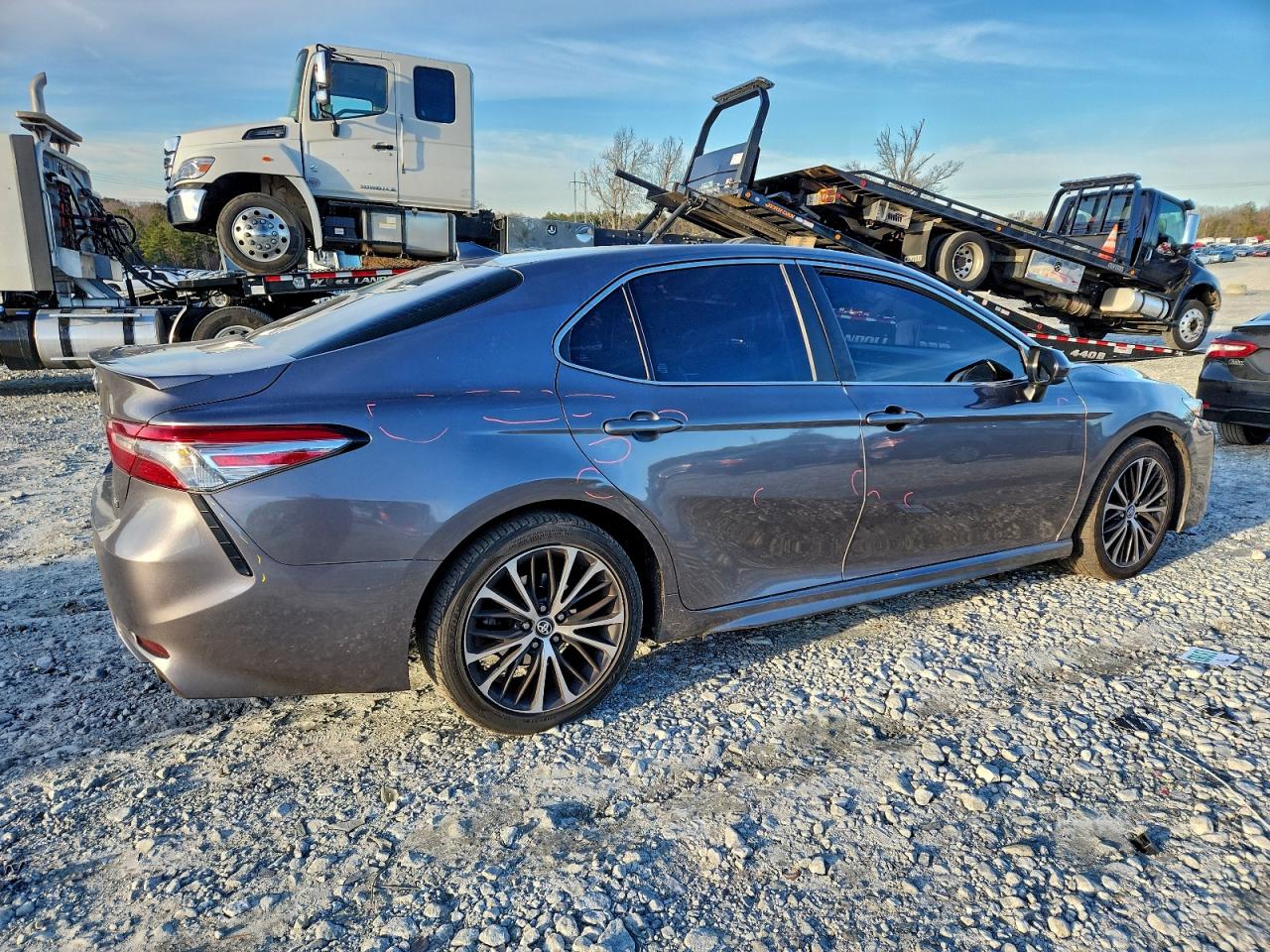 2019 TOYOTA CAMRY L photo 3