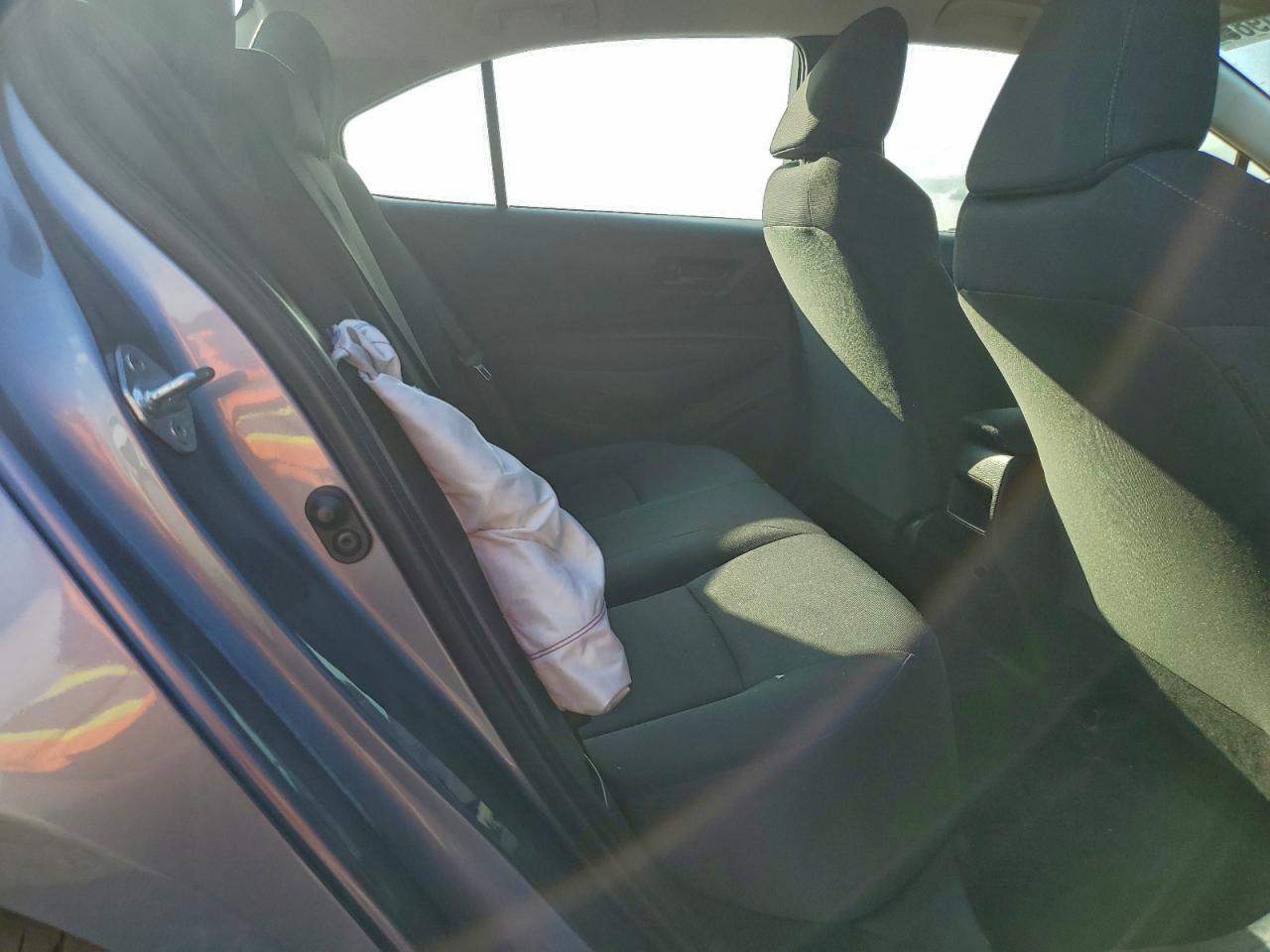 2022 TOYOTA COROLLA LE photo 10