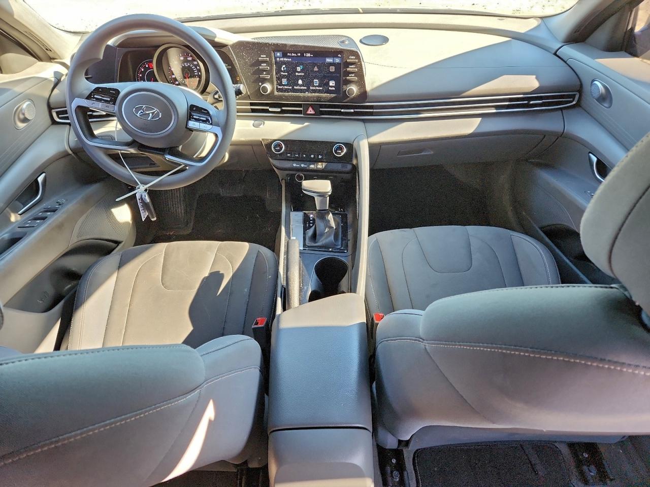2023 HYUNDAI ELANTRA SEL photo 8