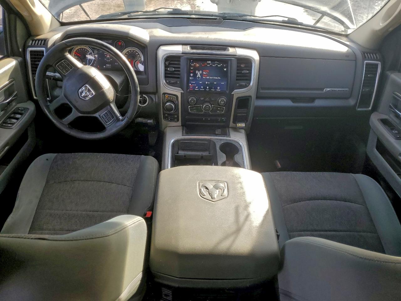 2018 RAM 1500 SLT photo 8