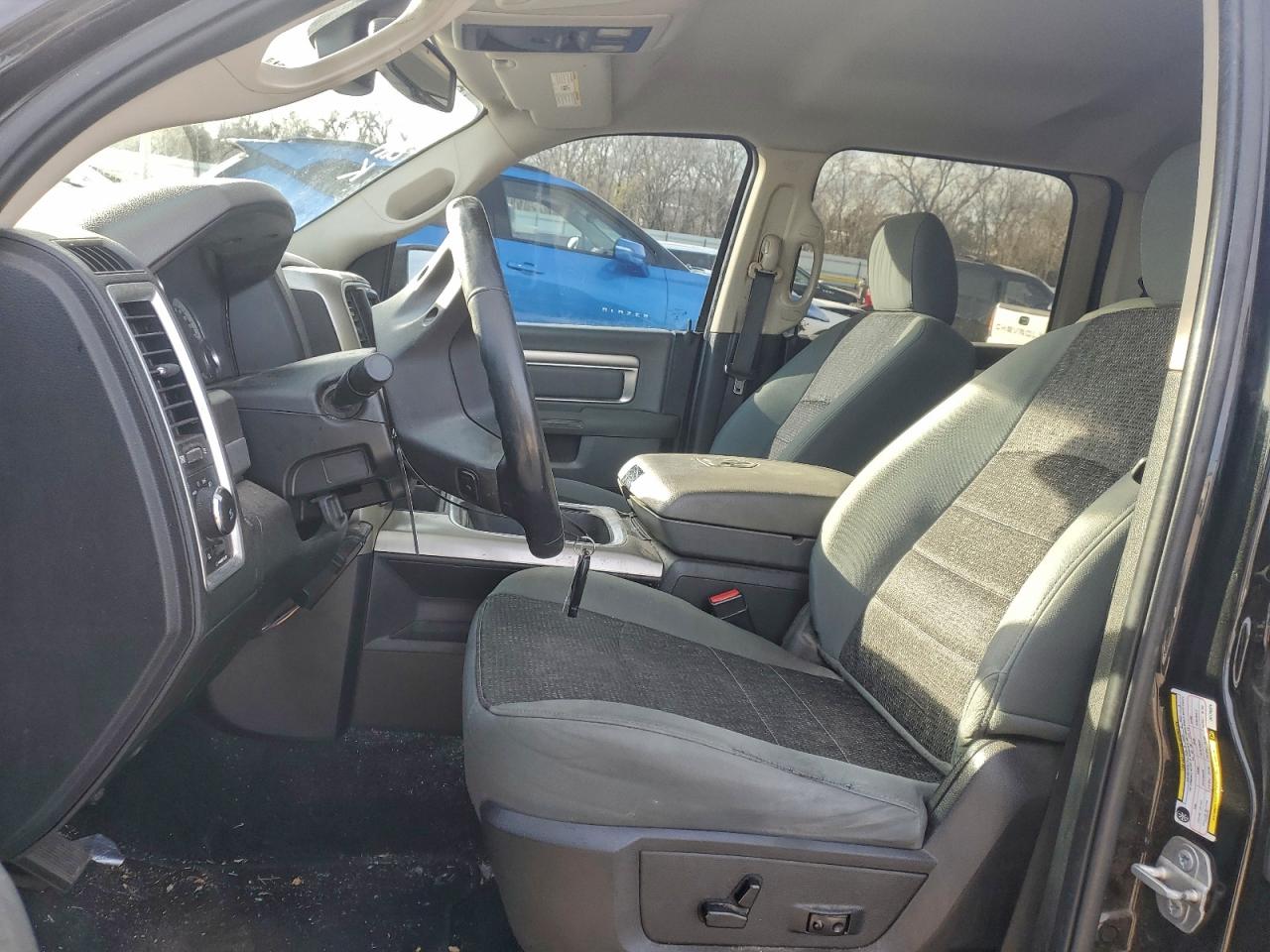 2018 RAM 1500 SLT photo 7