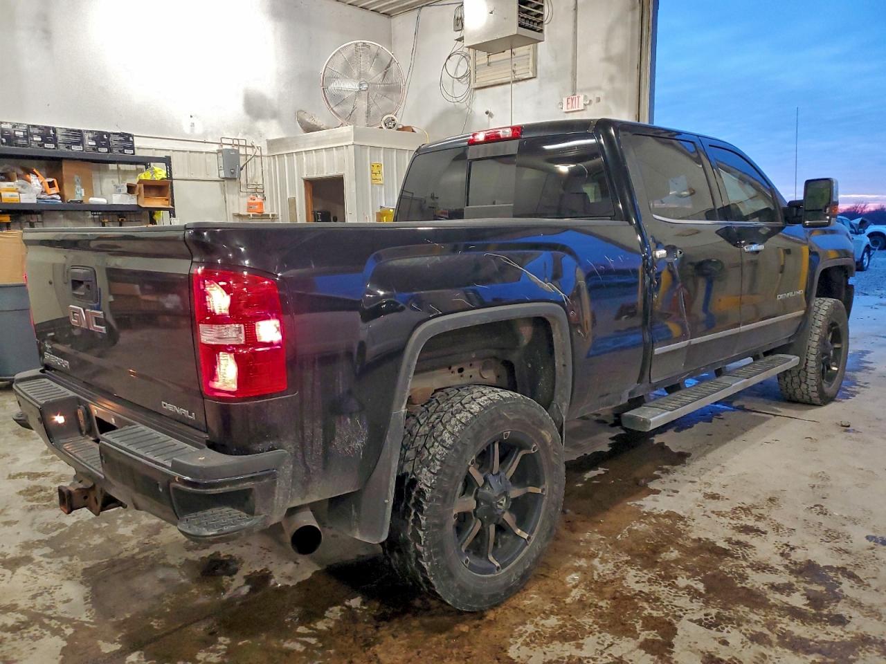 2017 GMC SIERRA K2500 DENALI photo 3