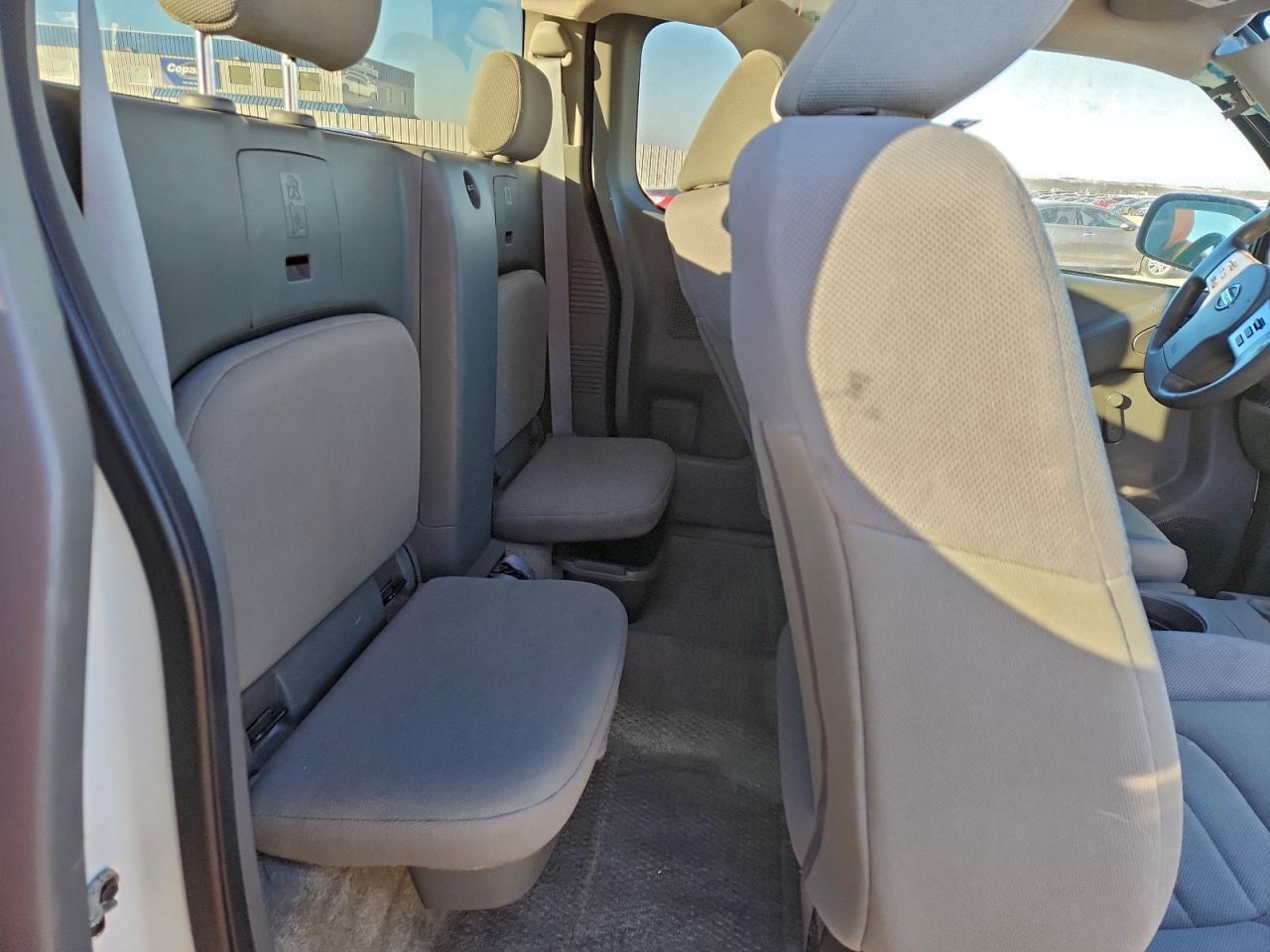 2017 NISSAN FRONTIER S photo 10