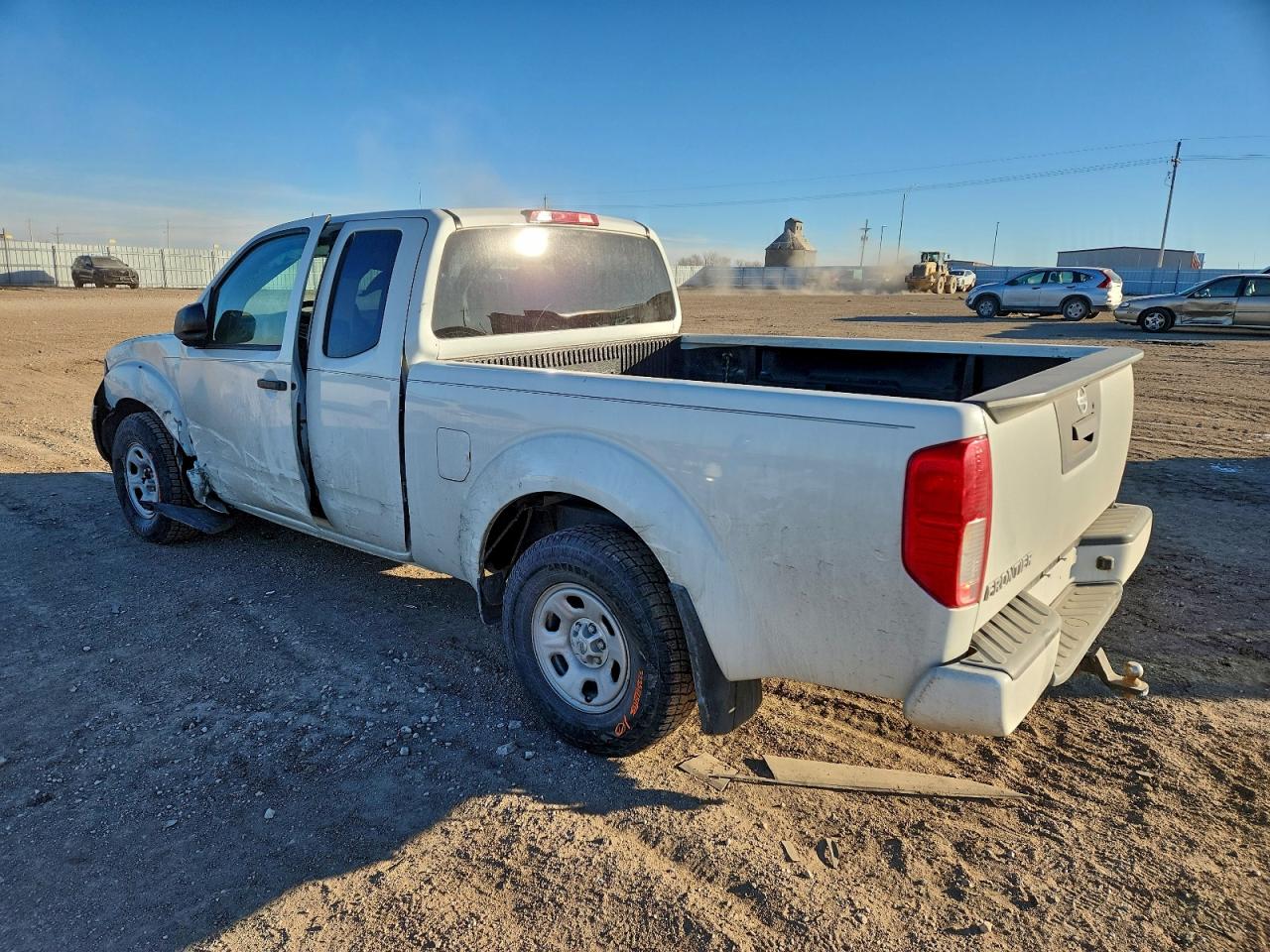 2017 NISSAN FRONTIER S photo 2
