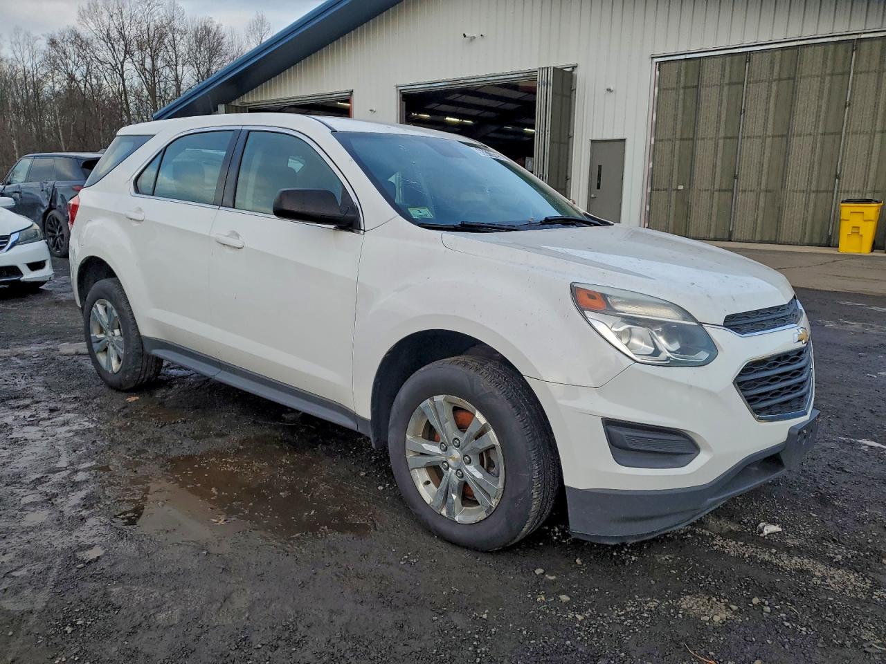 2017 CHEVROLET EQUINOX LS photo 4